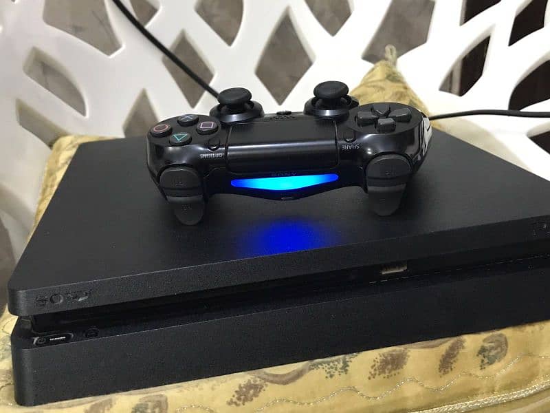 PS4 with 2 controllers and games 0