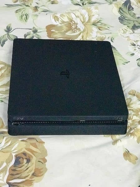 PS4 with 2 controllers and games 4