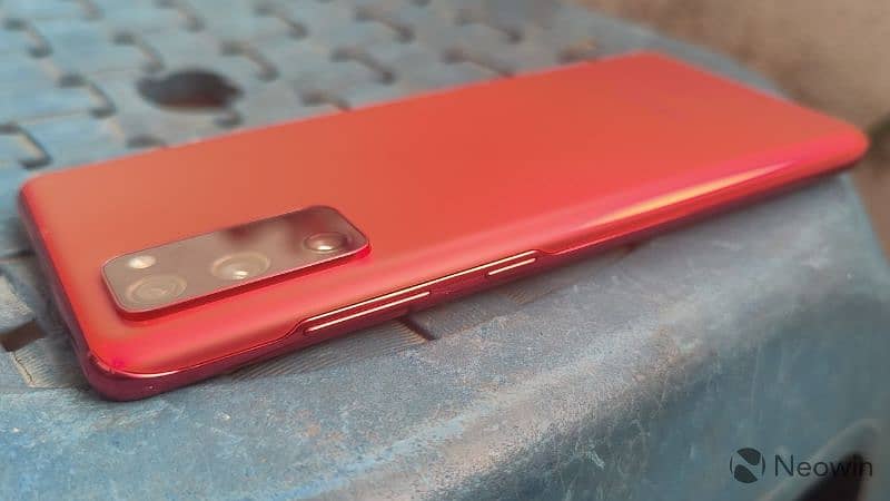 Samsung S20 FE 8/256GB NON PTA With RED Colour 3