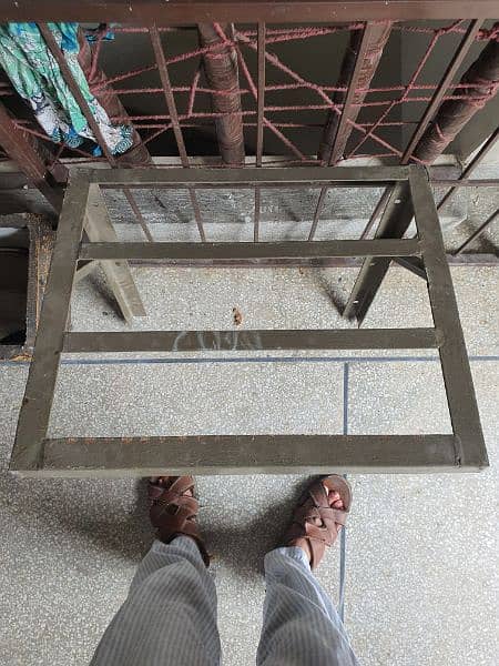 UPS iron stand very strong Material 3