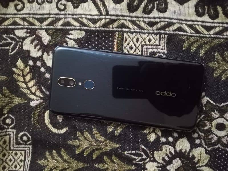 OPPO F11 6/128 LUSH CONDITION 0