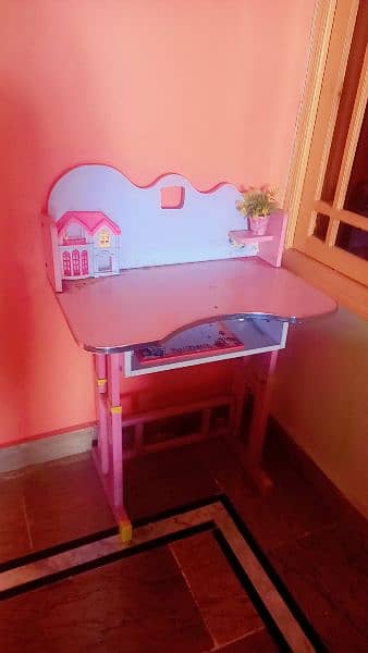 Selling study table and chair 2