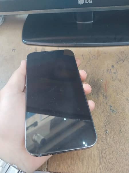 i phone 13 pro 128gb 95 battery good condition onle phone 3