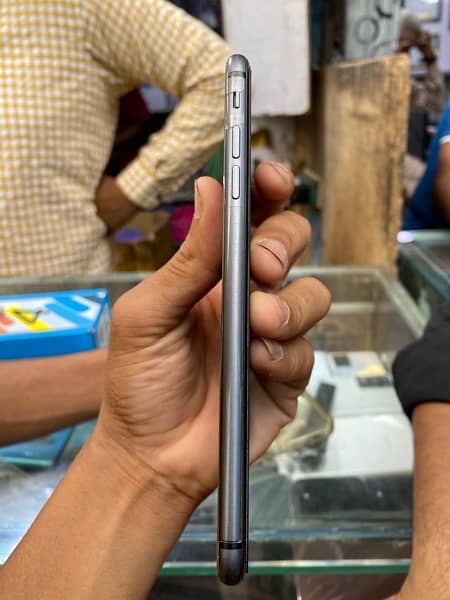 iPhone 8 Plus 64 gb 10 by 10 86 bh 9