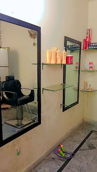 parlour set with 2 chairs and 1 mirror 1 shower unit 2