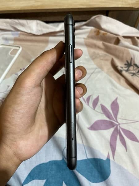 iphone 11 jv non pta 64gb back crack 3