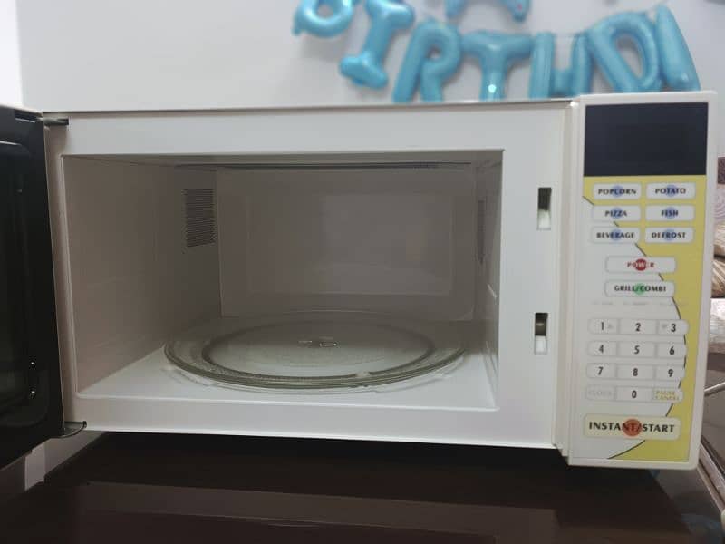 Haier full size microwave condition 10/10 6