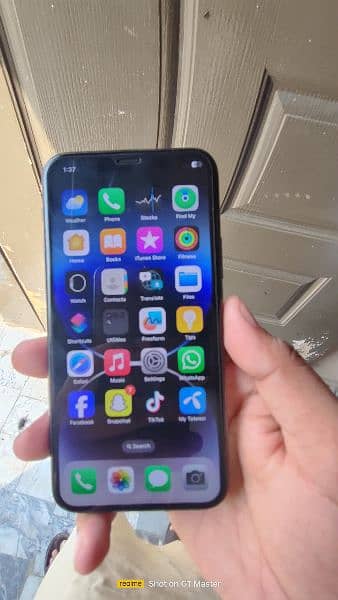 Iphone 11 pro 128 gb pta approved 5