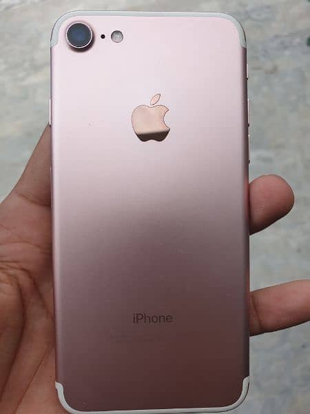 I'm selling iPhone 7 non pta condition 10by10 waterpack 6