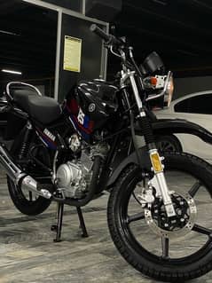 YAMAHA YBR 125G Black Edition 2023