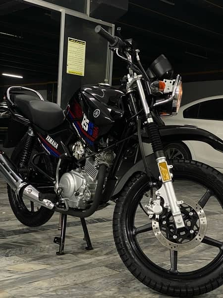 YAMAHA YBR 125G Black Edition 2023 0