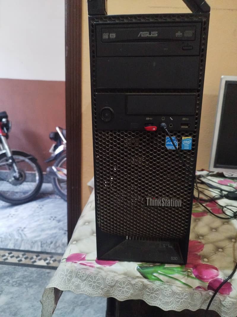 Lenovo think station model s30 16gb ram SSD hard 560gb 3