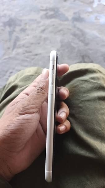 IPHONE 11 [64GB ]  water pack 10BY10 Condition 2