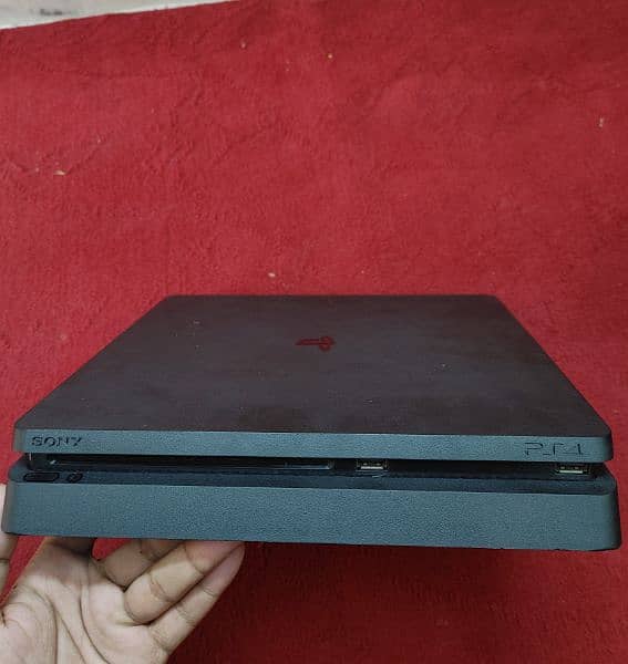 ps4 Slim 1