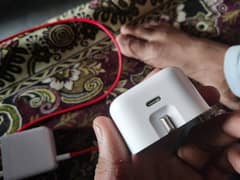 iphone 20watt original charger urgent sael 0