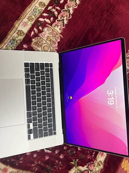 Apple MacBook pro 2019 16 inch 32/512 0