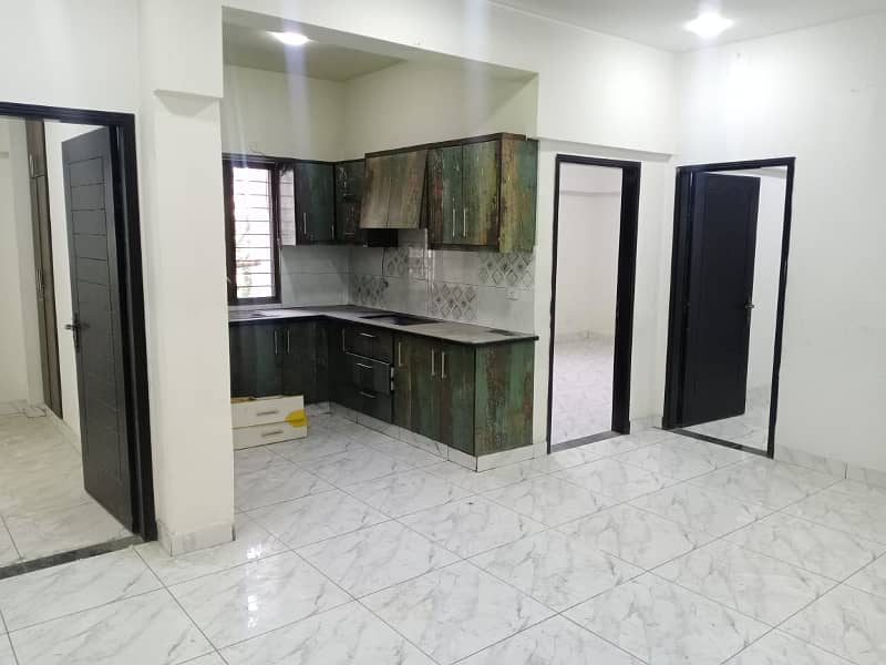 3BED-DD FLAT (2ND FLOOR) CORNER, JUST LIKE NEW AVAILABLE FOR SALE IN KINGS COTTAGES (PH-II) BLOCK-7 GULISTAN-E-JAUHAR 1