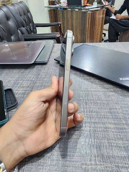 iphone 15 pro max 256gb physical and esim natural titanium 4