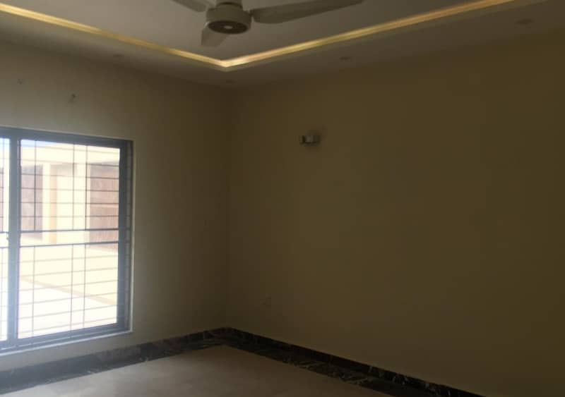 01 KANAL DESIGNER LUXURY UPPER PORTION AVAILABLE FOR RENT 9