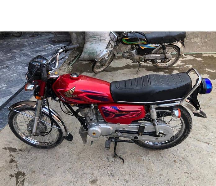 honda 125 2022 model running 9500 km onlY 0