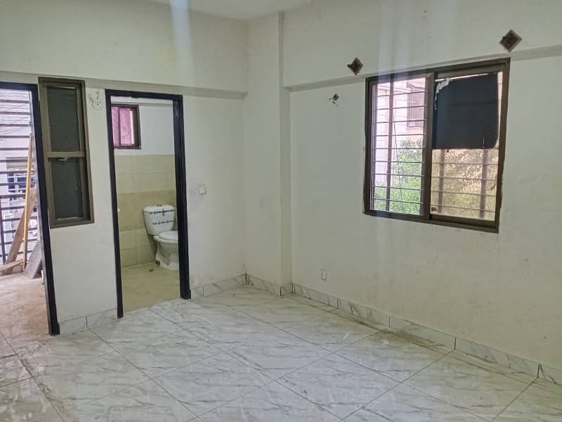 3BED-DD FLAT (2ND FLOOR) CORNER, JUST LIKE NEW AVAILABLE FOR SALE IN KINGS COTTAGES (PH-II) BLOCK-7 GULISTAN-E-JAUHAR 4