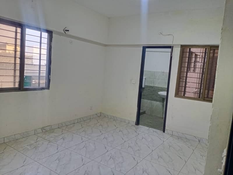 3BED-DD FLAT (2ND FLOOR) CORNER, JUST LIKE NEW AVAILABLE FOR SALE IN KINGS COTTAGES (PH-II) BLOCK-7 GULISTAN-E-JAUHAR 3