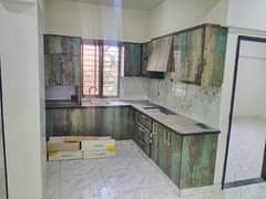 3BED-DD FLAT (2ND FLOOR) CORNER, JUST LIKE NEW AVAILABLE FOR SALE IN KINGS COTTAGES (PH-II) BLOCK-7 GULISTAN-E-JAUHAR