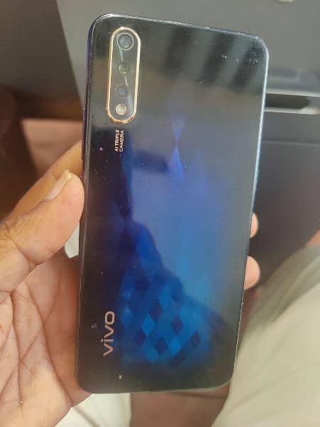 I am selling my phone vivo S 1 4/128 2