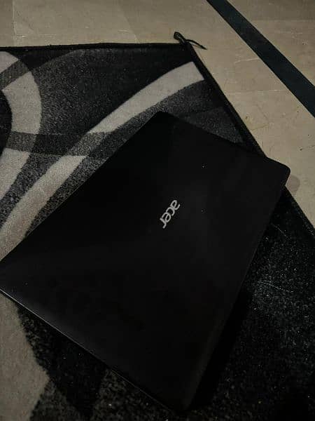 Acer laptop aspire in best condition with charger and box 0