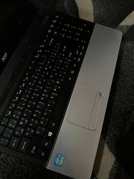 Acer laptop aspire in best condition with charger and box 2