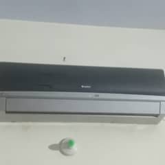 GREE INVERTOR 1.5 TON AC IN GOOD CONDITION