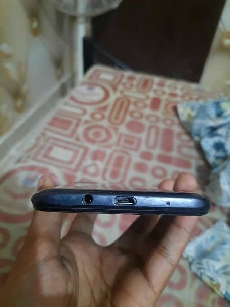 Infinix hot 10 play 4/64 gb 4