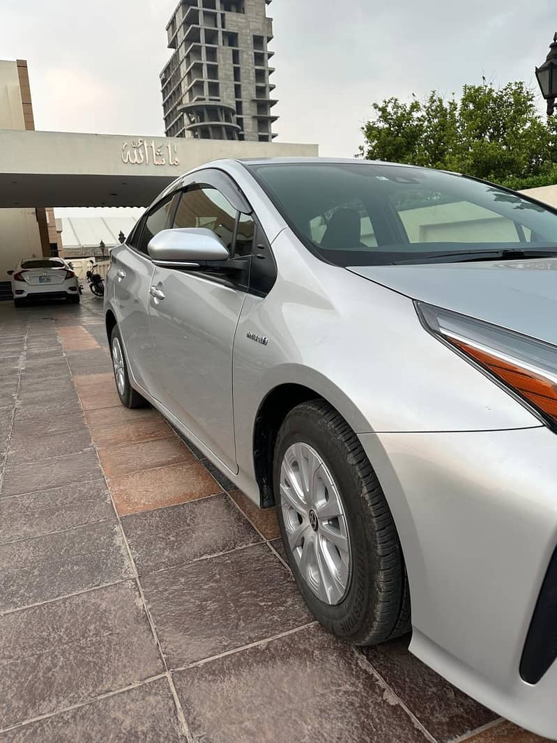 Toyota Prius S 2020 5