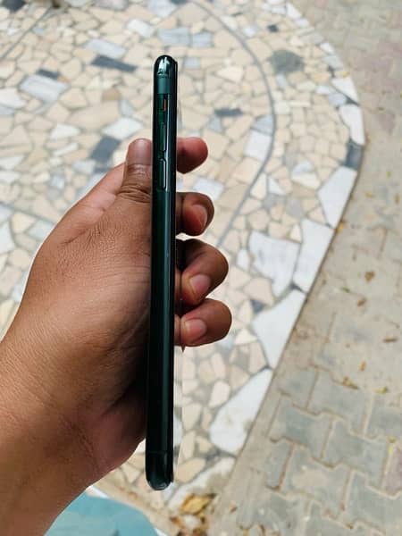 iPhone 11pro max 64gb 4