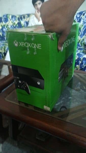 Xbox one 1tb  with two wireless controllers original with orginal box 1