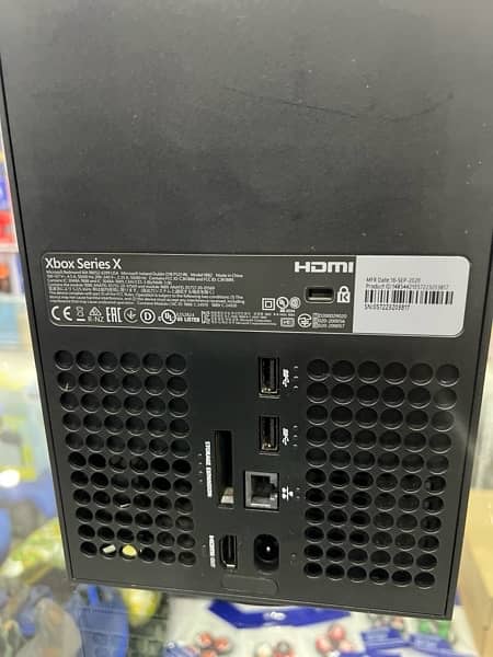 Xbox Series X 1TB barely used 3