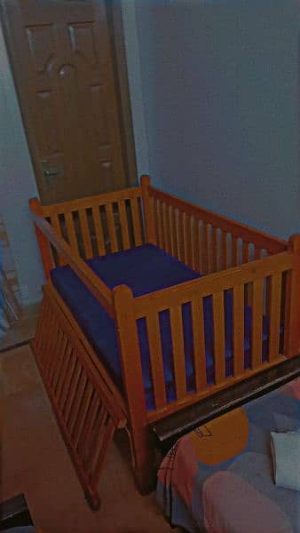 baby cot with free mattress 1