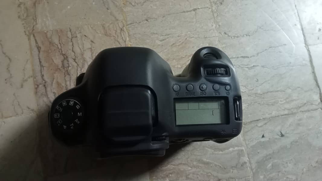 DSLR Canon Camera with Accessories 7