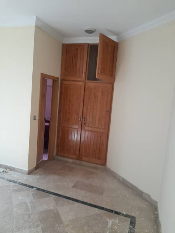 F11 big size house upper portion 4bed 6