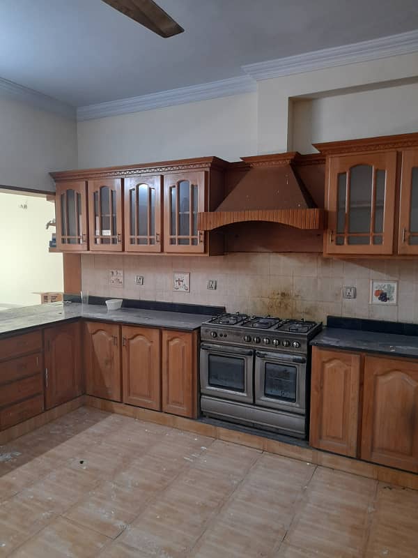 F11 big size house upper portion 4bed 11