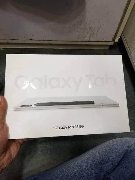 Samsung tab s8 5g with complete box and accesories 0