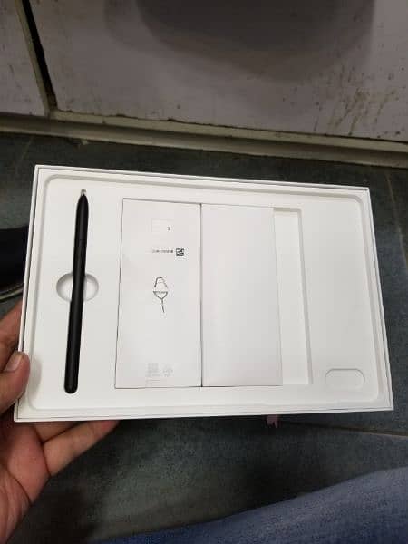 Samsung tab s8 5g with complete box and accesories 1