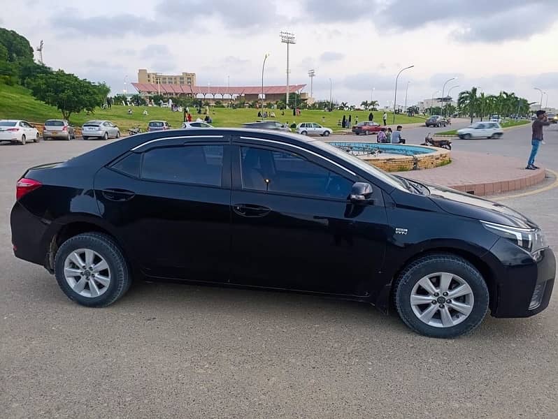 Toyota Corolla Altis 2017 1