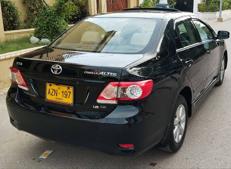 TOYOTA COROLLA ALTIS SR 1.6 MODEL 2013 BUMPER TO BUMPER ORIGINAL 8