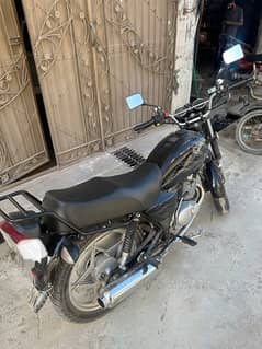 Suzuki gs 150 se