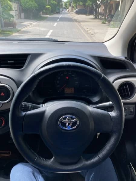 Toyota Vitz 2012 8