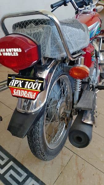 Honda 125 Brand New Condition 6