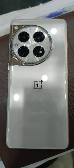 one plus 12 (White with original box) Non Pta (100%sim time available)