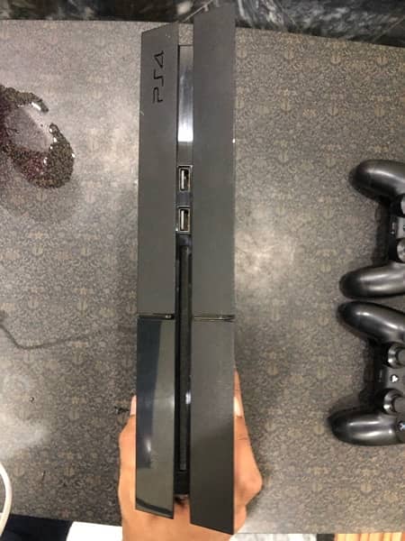 PlayStation 4 1tb with 2 controllers 3