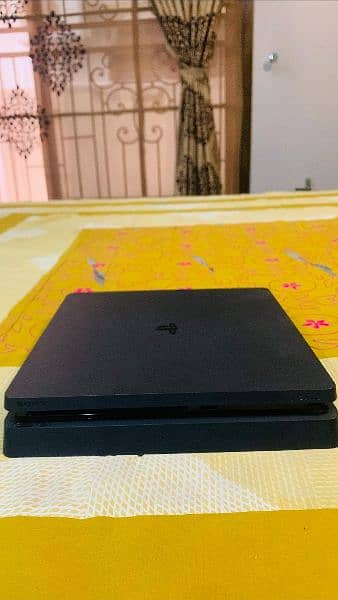 ps4 Slim 1tb with controller 3